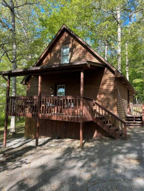 Deluxe Cabin #8 with Jacuzzi on Patoka Lake in Southern Indiana